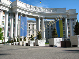 Благоустрій території біля МЗС України – квіткарі арт. 140