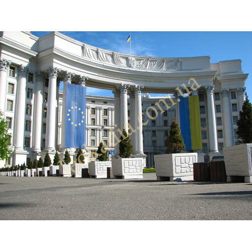 Благоустрій території біля МЗС України – квіткарі арт. 140